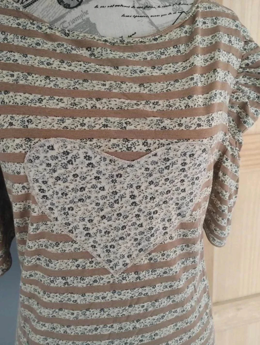 Blouse met bruine bloemenprint en geborduurd hart, Anne Weyburn, T42/44 – photo 3